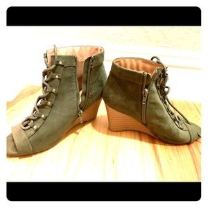 Report zip up lace shoes- green